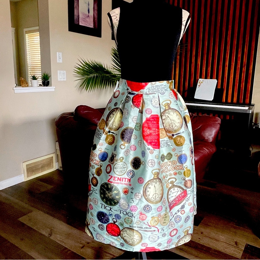 BNWT Size Large Novelty Print Retro A-Lined Satin Ballon Midi Skirt